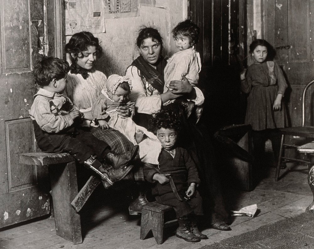 "An Italian Home Near Hull House, 1910," by Lewis Wickes Hine (Source: LACMA)