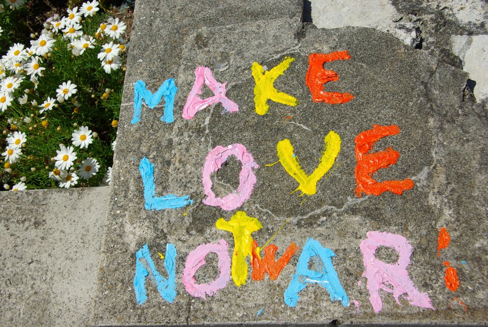 Title: Daisies and "Make Love Not War" | Author: Pieter Edelman