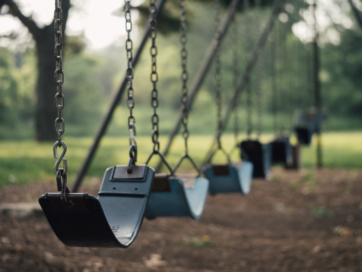 Photo of swingset by Aaron Burden (License: CC0)