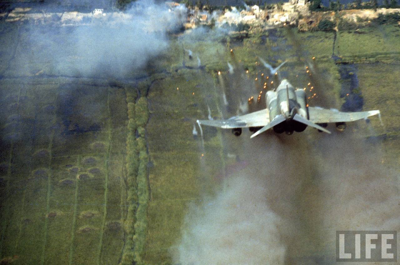 "Air War In Vietnam (3)," Photographer: Larry Burrows (via manhhai on Flickr)