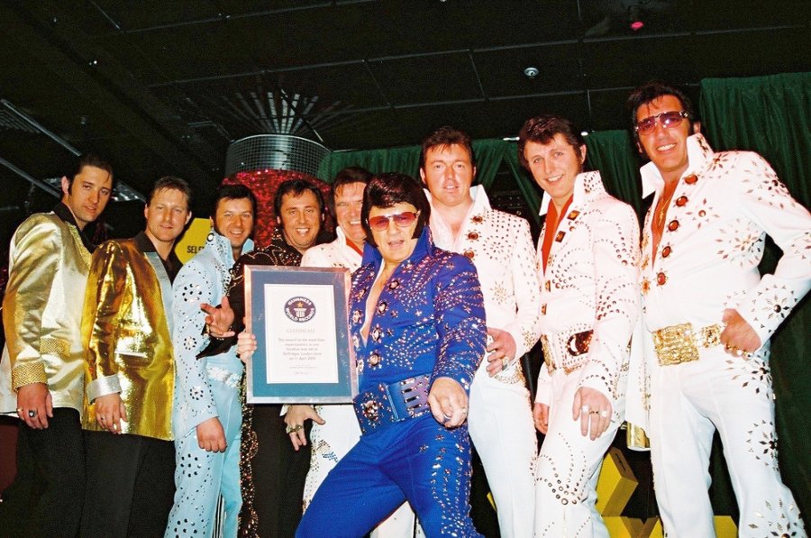 Title: Elvis impersonators record | Author: Paul Smith / Martin Fox | Source: Photo taken by Paul Smith for http://www.apepta.co.uk and kindly supplied by Martin Fox at http://www.elvis2k.co.uk | License: CC BY-SA 2.5