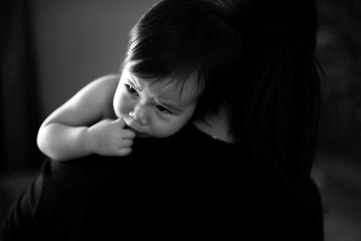 Title: Comforting a sick baby | Author: David D | Source: david_martin_foto | License: CC BY-NC 2.0