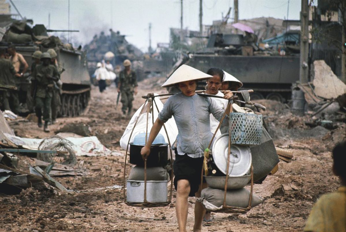 Title: Refugees in Saigon during the fighting in May 1968. | Author: Phillip Jones Griffiths | Source: manhhai | License: CC BY 2.0