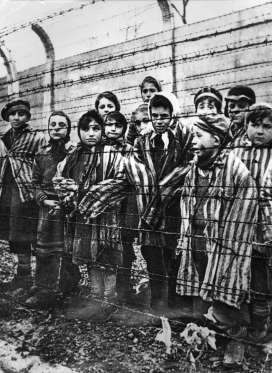 Auschwitz | Source: binshafik