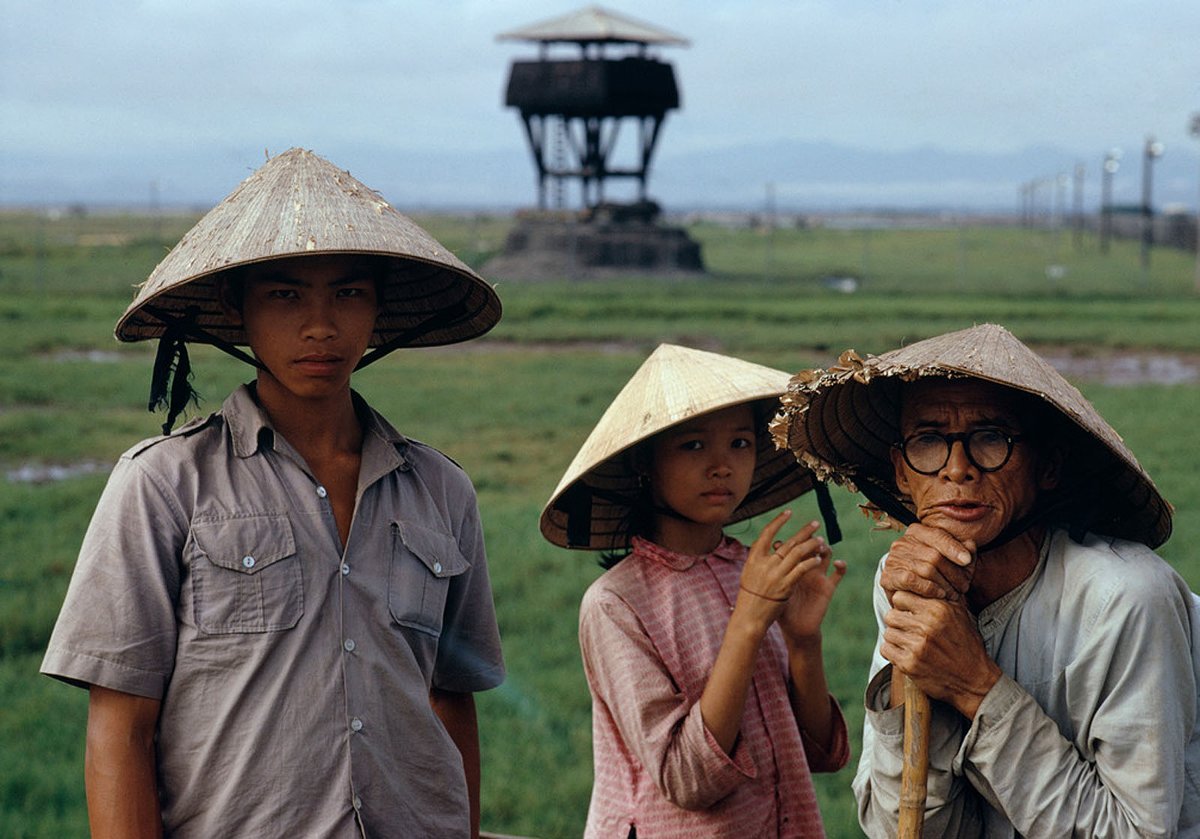 Refugees near Hue | Title: Vietnam War 1972 | Author: Bruno Barbey | Source: Flickr | License: CC BY 2.0