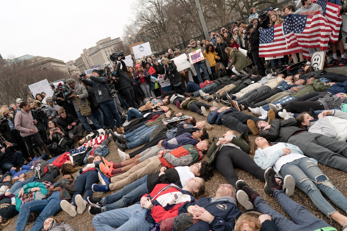 Title: Student lie-in at the White House to protest gun laws | Author: Lorie Shaull | Source: Own work | License: CC BY-SA 2.0
