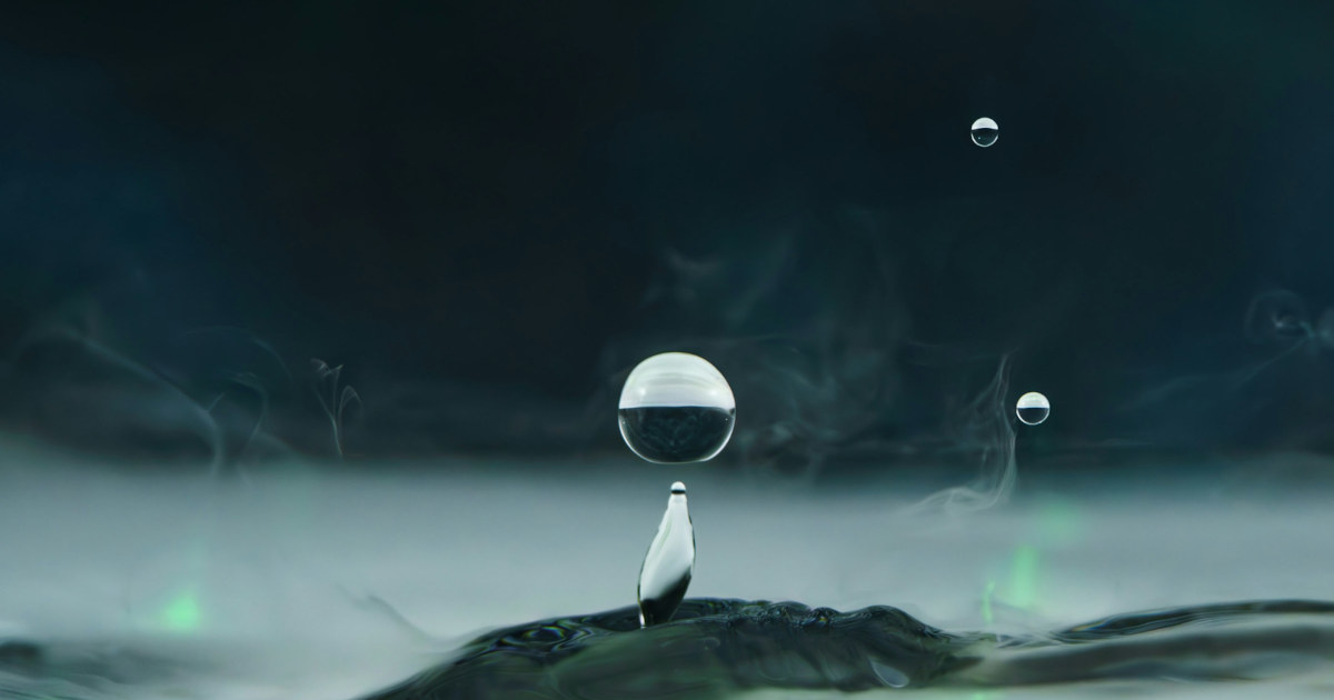 Drop Motion is a photographic series that tries to capture the beauty and organic nature of water in movement. | Title: Planets (Drop Motion Series) | Credit: Carol Gauthier (@carolgauthier) | License: CC0